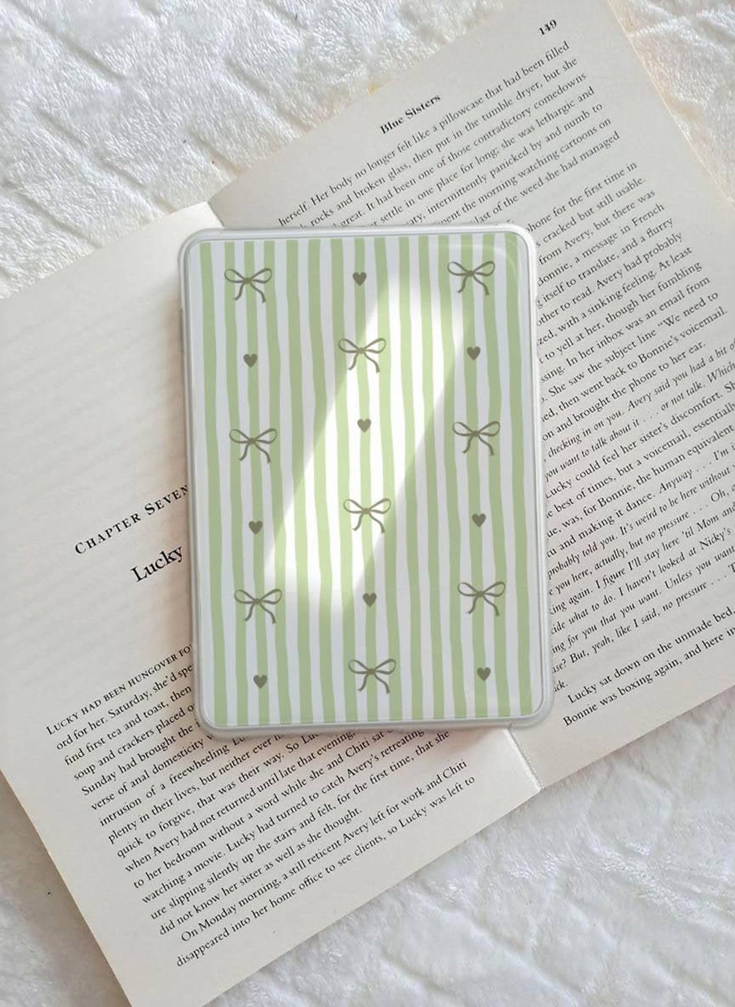 Green bow and heart stripe Kindle insert