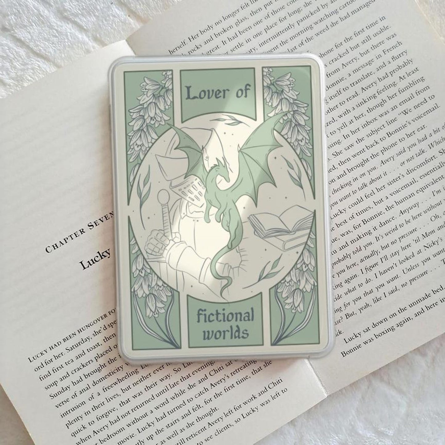 Lover of fictional worlds Kindle insert green