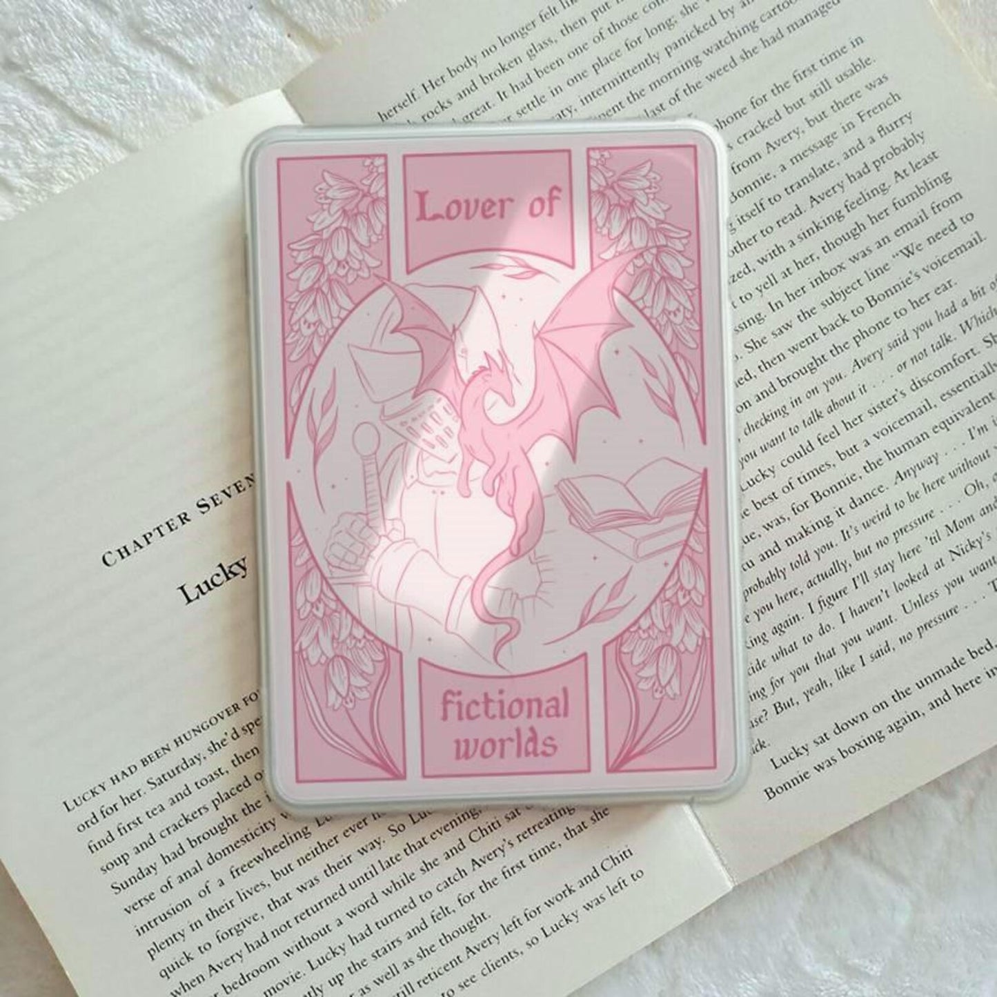 Lover of fictional worlds Kindle insert pink
